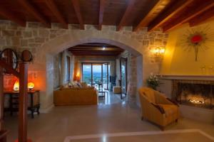 Villa Petramithia 10, Алмирида