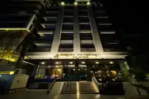 Hh Hotel & Sky Bar, Пномпень