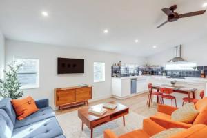 < 1 Block to City Park: New-build Apt in Denver!, Аврора