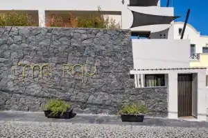 Отель «Uma Ray Suites», Фира