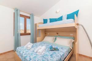 Nicole House With Stunning View And Pool, Бадези