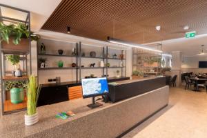 Empire Studio Apartments, Пемброк