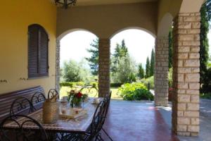 Stunning private villa with WIFI, private pool, TV, terrace, pets allowed, parking, close to Arezzo, Монте-Сан-Савино