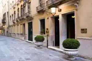 Отель «Suites Torre Dell'Orologio», Венеция
