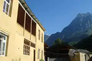 Welcome To uSHba, Багвданари