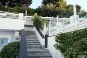 Pharus miseni B&B, Баколи