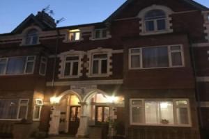 WiseStay, Кардифф