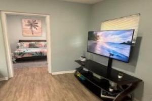 1 Bed Room Pool Steps to Beach, Коко-Бич