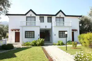 Vuni Palace Luxury Resort & Beach Club & Casino, Кирения