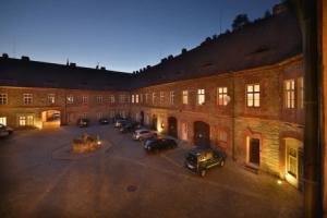 Residence Knížecí Dvůr, Глубока над Влтавой
