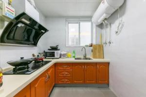 Xi’an NewTown·North Passenger Station· Locals Apartment 00125860, Сиань