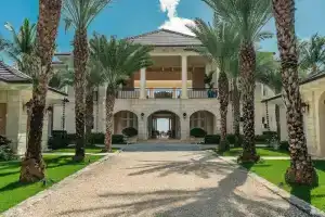 Oceanfront Luxury Villa With Amazing Staff, Пунта-Кана