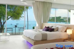 FREE $900 Daily Lux Pack - 10-Bed Beachfront Villa, Панва