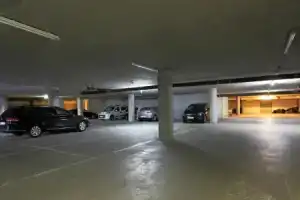 Hotel «Kras», Постройна