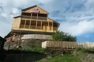 Hotel Tsasne, Омало