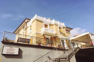 Hotel «Ines», Варацце