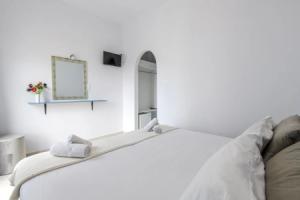 Porto Bello Hotel, Парикия
