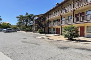 Апарт-отель «Palms Inn & Suites», Палмдейл