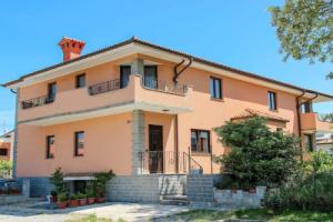 Air Conditioned Apartment in Residential Area near Town Center, Изола