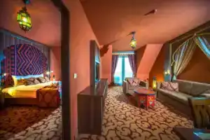 Shiraz Hotel Superior, Эгерсалок