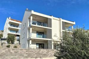 Villa M - Your business & holiday apartment in Sibenik, Zablaće
