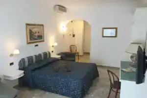 Отель «Capri Bougainville», Анакапри