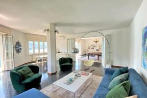 Large Apartment 200 m2 Fantastic View on Lake Como, Карате-Урио