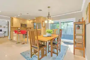 Chic 3BR Sanctuary Steps From The Drive Paradise, Форт-Лодердейл