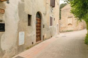 Stylish Luxury Loft Sleeps 4 San Gimignano Tuscany, Сан-Джиминьяно