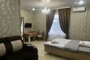 Гостиница «Юг», Раевский