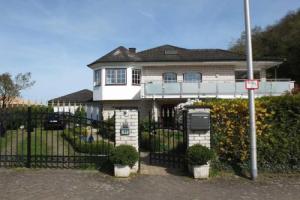 5 Sterne Ferienwohnung - Am Rheinberg -, Рюдесхайм-на-Рейне
