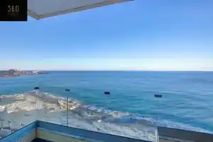 Seafront Sliema - Spacious 3BR opposite beach - AC by 360 Estates, Сент-Джулианс