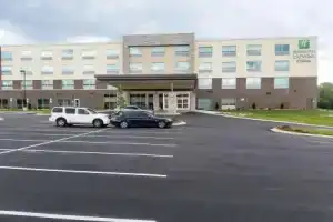 Holiday Inn Express & Suites Charlotte NE - University Area by IHG, Шарлотт