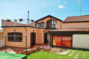 Holiday home with Pool in Santa Venerina Insel Sizilien 23287, Санта-Венерина