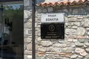 Villa Zoi A Stay to Remember I Guest House in Elbasan Castle, Эльбасан
