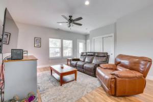Dog-friendly Boise Home w/ Covered Patio & Grill!, Бойсе