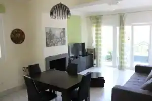 Natalia Maisonettes, Скала-Потамиас