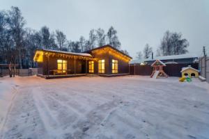 Дом с видом на горы и лес, рядом с озером Банное и горнолыжным центром, Зеленая Поляна