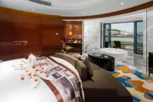Ботель «Visun Royal Yacht», Санья