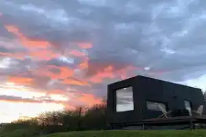 Глэмпинг «Геометрия», Кирби