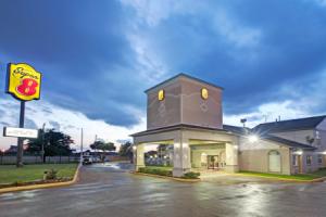 Отель «Super 8 by Wyndham Dallas East», Даллас