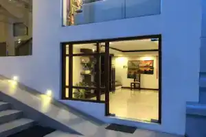 Rivendell Hotel, Канди