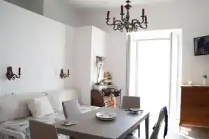2 Bed Flat - Sleeps 4 - Parking - Wifi, Амальфи