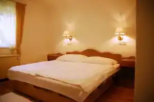 Kossuth Apartmanok, Харкань