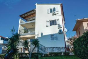 Beautiful Home in Zaboric With Wifi and 3 Bedrooms, Zaboric
