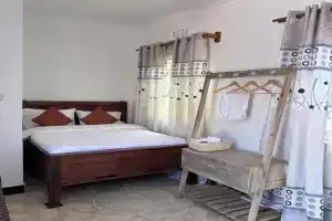 Amora Homestay, Карату