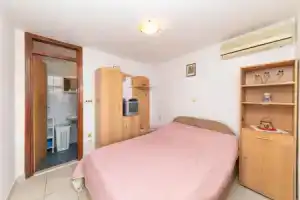 Amazing Apartment in Trogir With 1 Bedrooms and Wifi, Трогир