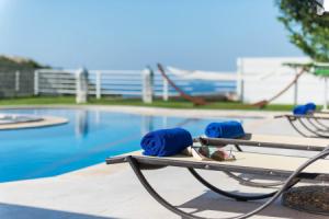 Superb & spacious villa, pool, 2km from town!, Ретимно