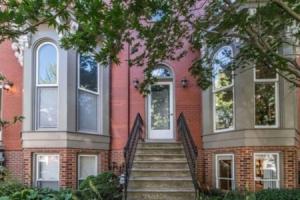 A Fabulous Washington DC 2BR 2 5BA Victorian Row Bi-Level Apartment 4 Guests, Вашингтон