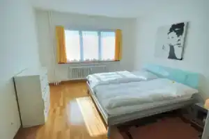 Tranquil Seafront Escape, Цюрих